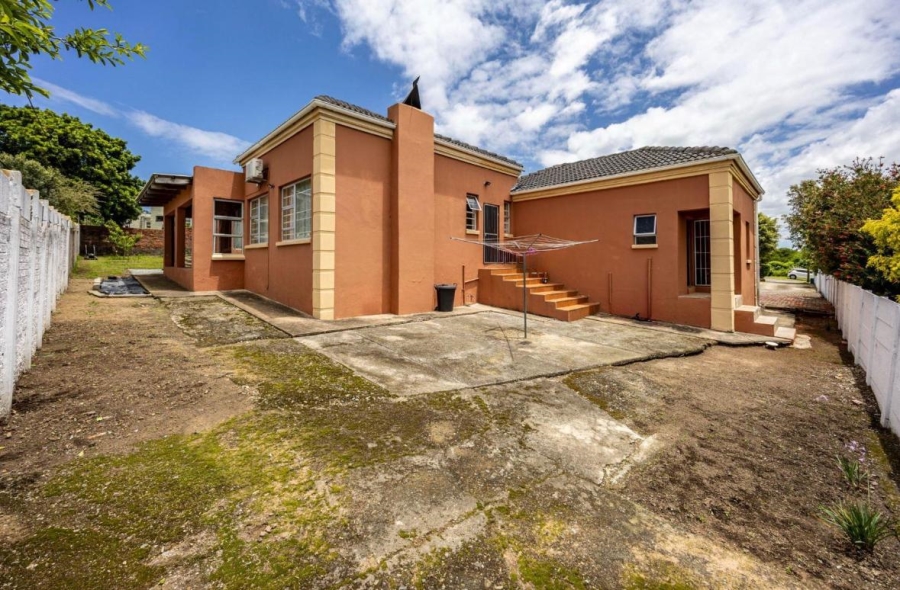 5 Bedroom Property for Sale in Beacon Bay Eastern Cape